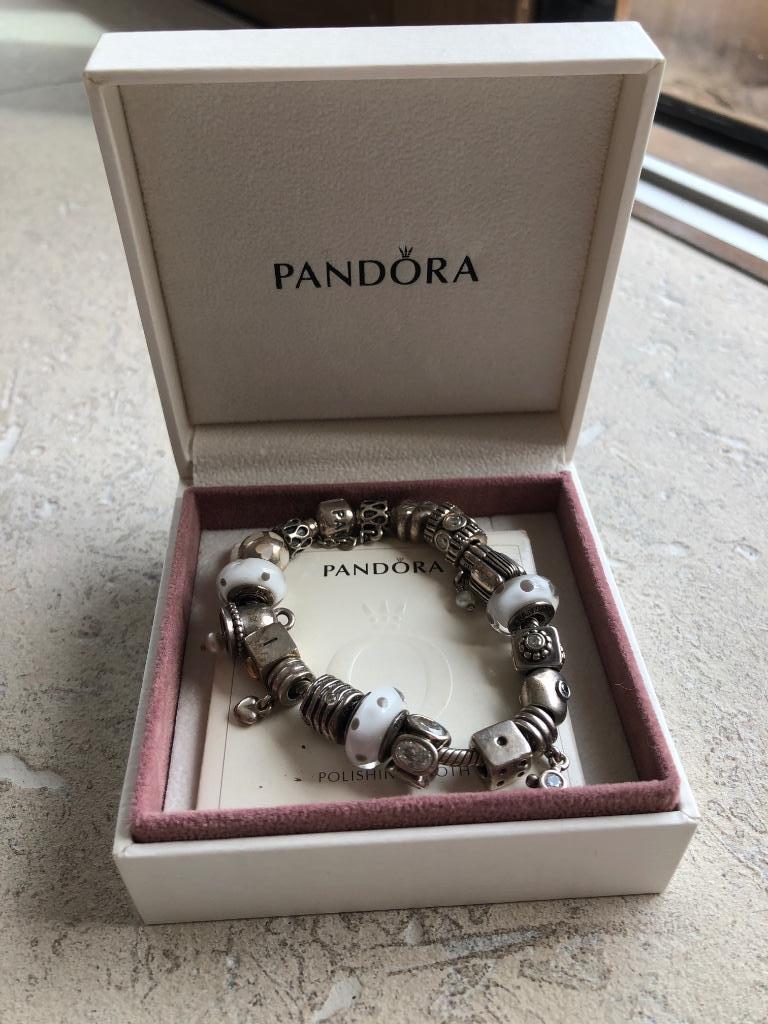 Pandora armband compleet met bedels, Handtassen en Accessoires, Armbanden, Ophalen, Wit, Zo goed als nieuw, Met bedels of kralen