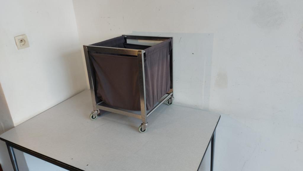 RVS vuilniszakken en manden op wielen, Huis en Inrichting, Ophalen of Verzenden, Zo goed als nieuw, Vierkant, Mand