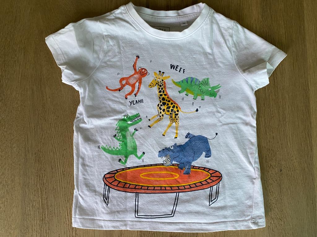 C&A witte T-shirt met kleurrijke dieren maat 104, Gebruikt, C&A, Ophalen of Verzenden, Shirt of Longsleeve
