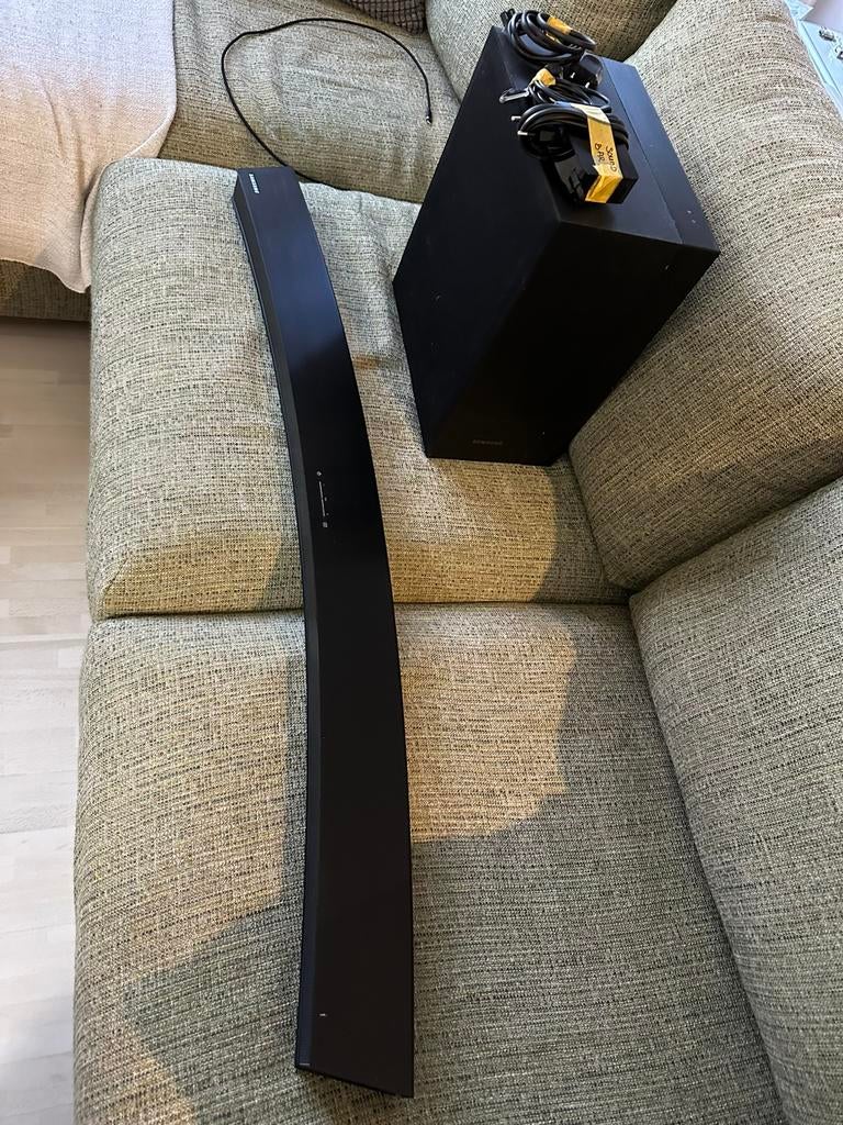 Samsung Curved Soundbar met Subwoofer, Ophalen, Gebruikt