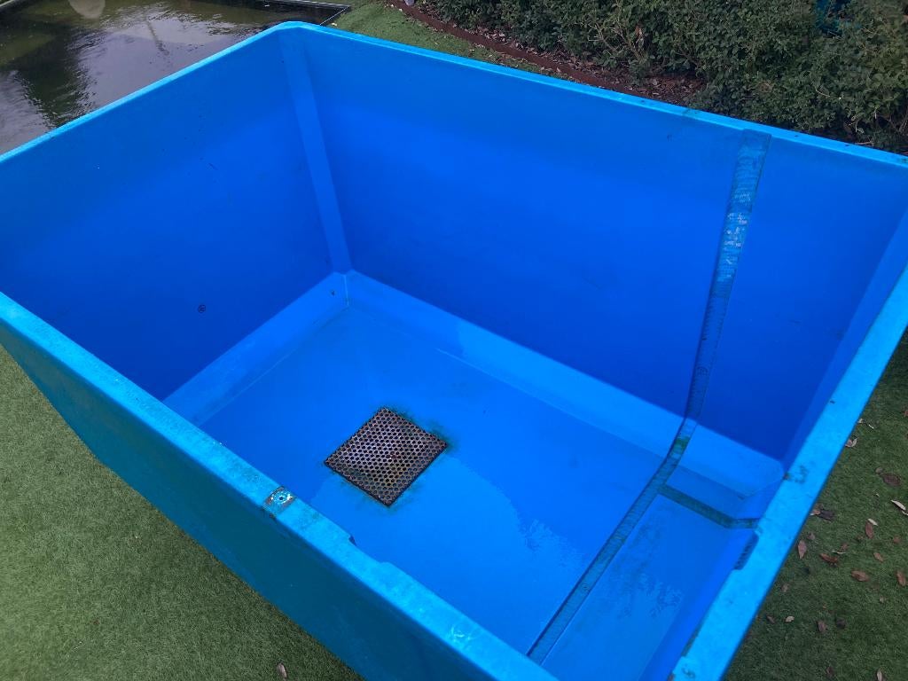 Bac de quarantaine de 1500 litres, Enlèvement, Utilisé, Plateau d'étang