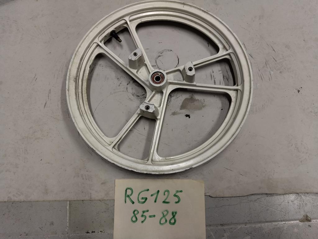 suzuki rg 125 van '85-'88 voorwiel velg, Enlèvement ou Envoi, Utilisé