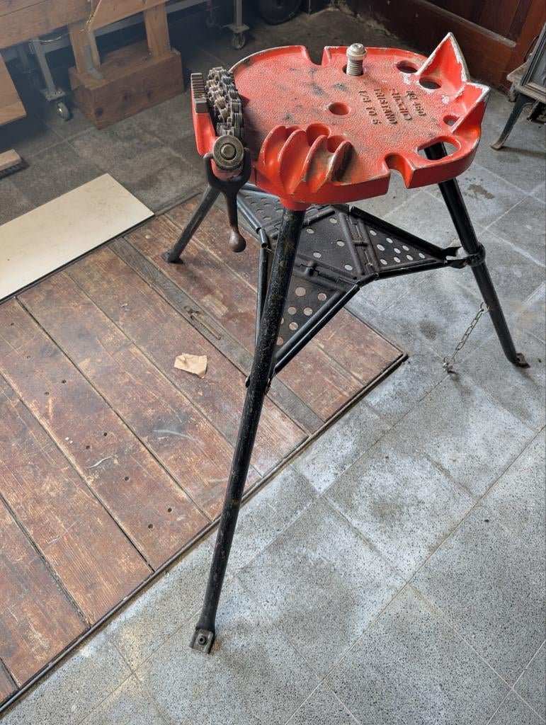 Ridgid buizensteun pionierwerkbank, Ophalen