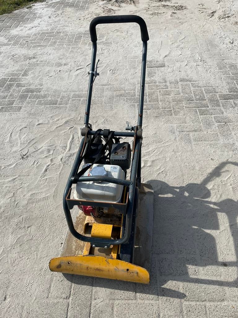 Te huur: trilplaat 80kg, Ophalen