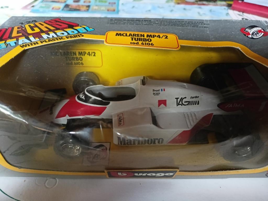 Modèle de voiture Prost de Formule 1 MARLBORO à l'échelle 1:, Enlèvement ou Envoi, Comme neuf, Voiture, Burago