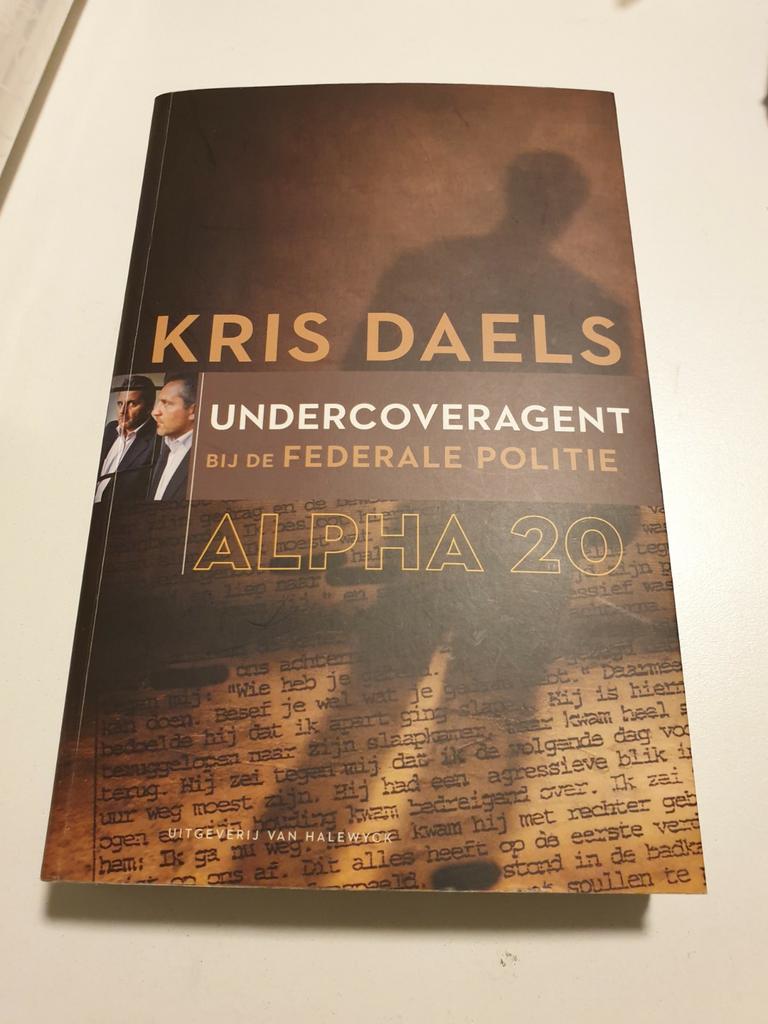 Kris Daels - Alpha 20 undercoveragent Federale GESIGNEERD, Enlèvement ou Envoi, Comme neuf, Kris Daels