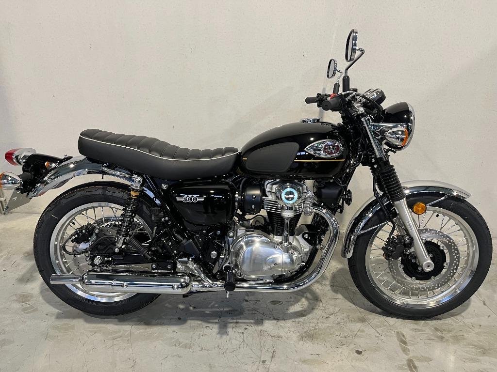 W800 2025 MODEL UIT STOCK LEVERBAAR, Motoren, 2 cilinders, Bedrijf, 800 cc, ABS