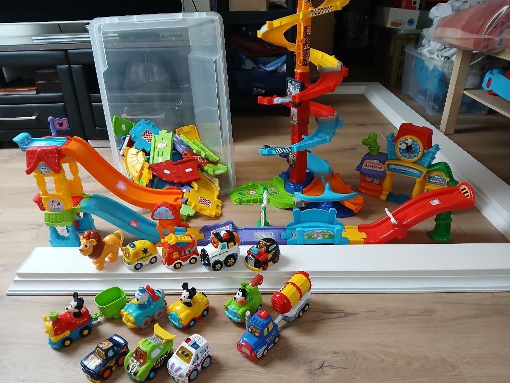 Grote partij toet toet auto's en racebanen, Enfants & Bébés, Jouets | Circuits, Autres marques, Enlèvement, Utilisé, Manuelle