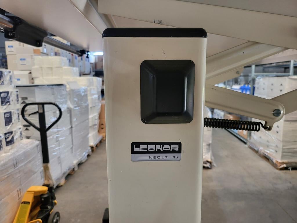 Neolt Leonar Italië architectentafel, Ophalen