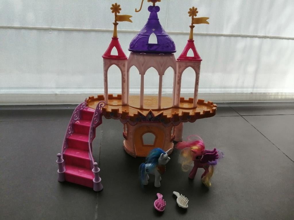 kasteel My Little Pony +2 pony's, Kinderen en Baby's, Speelgoed | My Little Pony, Ophalen of Verzenden, Zo goed als nieuw