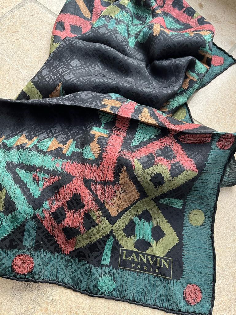 Carré de soie Lanvin, Lanvin, Enlèvement ou Envoi, Comme neuf, Écharpe