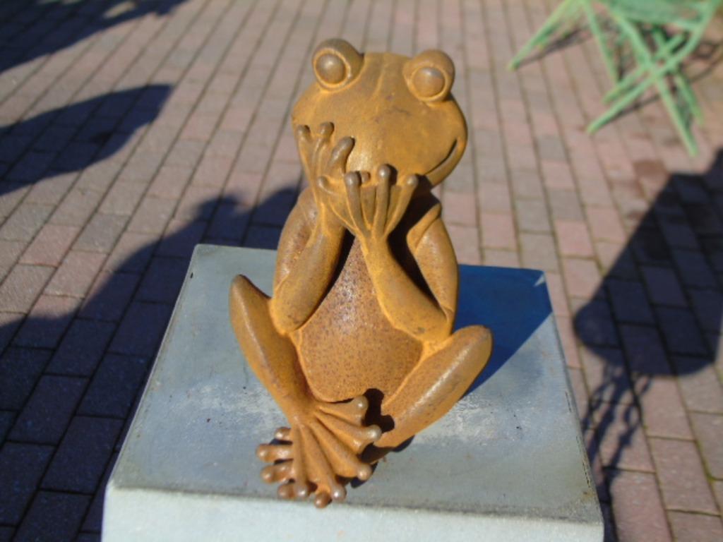 roestige gietijzeren lachkikker., Ophalen, Nieuw, Metaal, Dierenbeeld