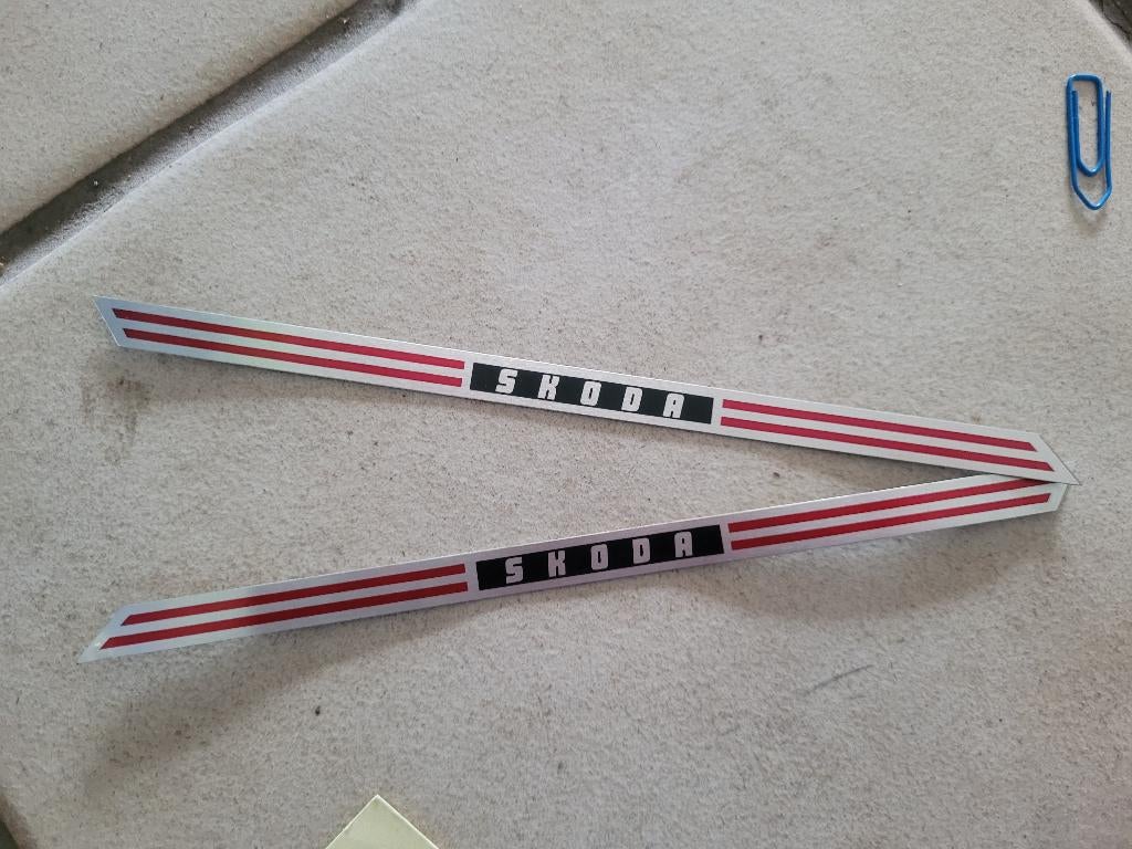 Paire d'Autocollants Vintage SKODA - Années 80/90 - Neufs, Autos : Pièces & Accessoires, Enlèvement ou Envoi, Neuf, Skoda
