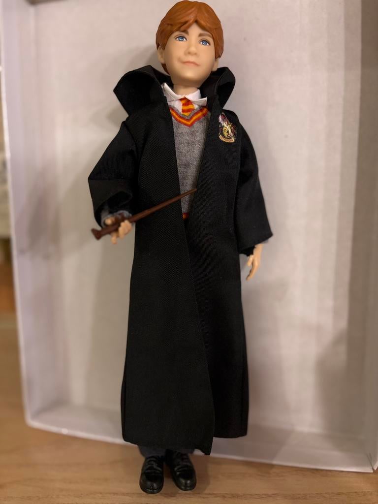 Poupée Harry Potter Ron Weasley avec baguettemagique et cape, Collections, Enlèvement, Comme neuf