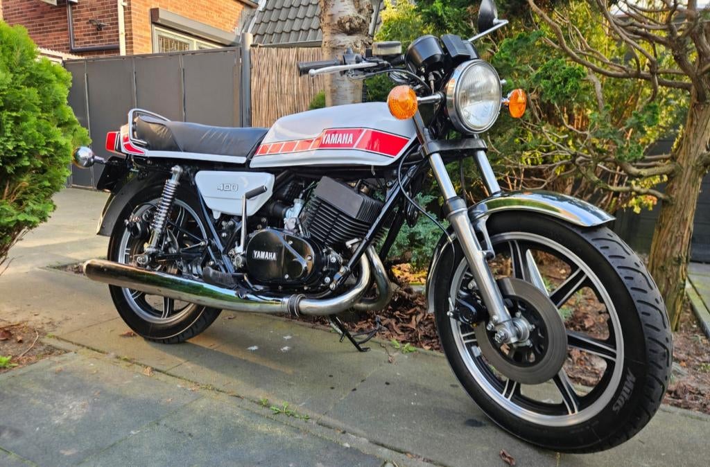 Zeer mooie Yamaha RD 400 uit 1979.