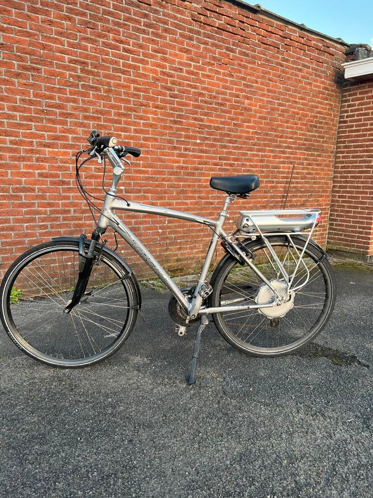 Elektrische heren fiets trek, Fietsen en Brommers, Ophalen, Zo goed als nieuw