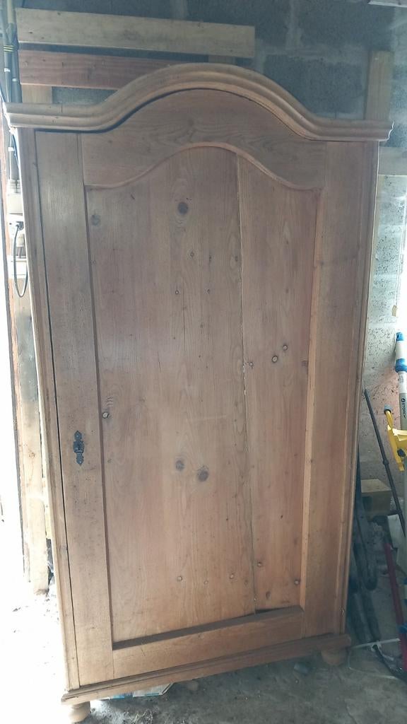 Armoire en pin massif – style rustique