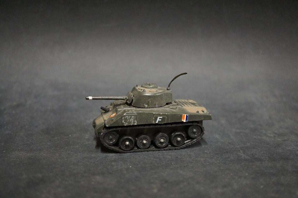 Wheeler Sherman tank - TOP vintage made in Hong Kong, Hobby en Vrije tijd, Modelauto's | Overige schalen, Ophalen of Verzenden