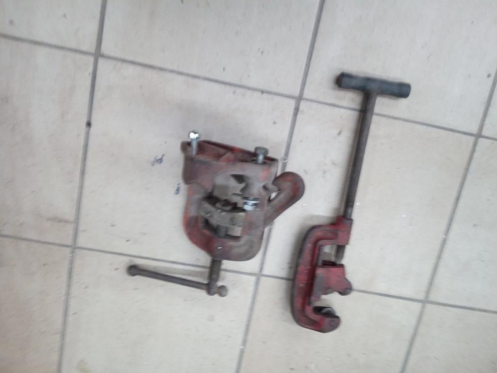 Coupe tube et pince tuyaux, Bricolage & Construction, Échafaudages