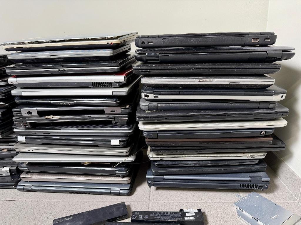 Lot van 80 laptops voor onderdelen, €5 per stuk, Computers en Software, Ophalen, Niet werkend