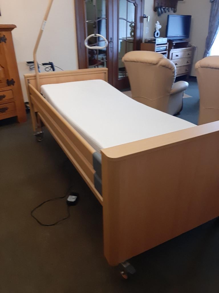 Zorgbed Burmeier Arminia 24volt, Ophalen, Zo goed als nieuw