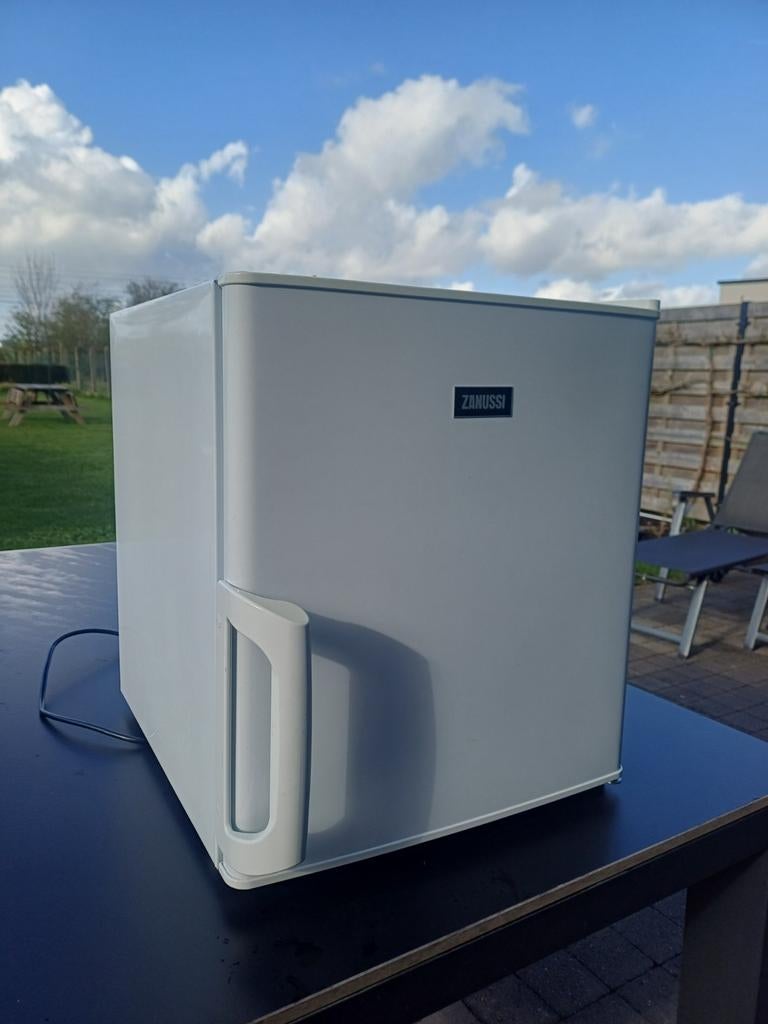 Mini diepvriezertje zanussi ZFX31401WA, Elektronische apparatuur, Vriezers en Diepvrieskisten, Ophalen