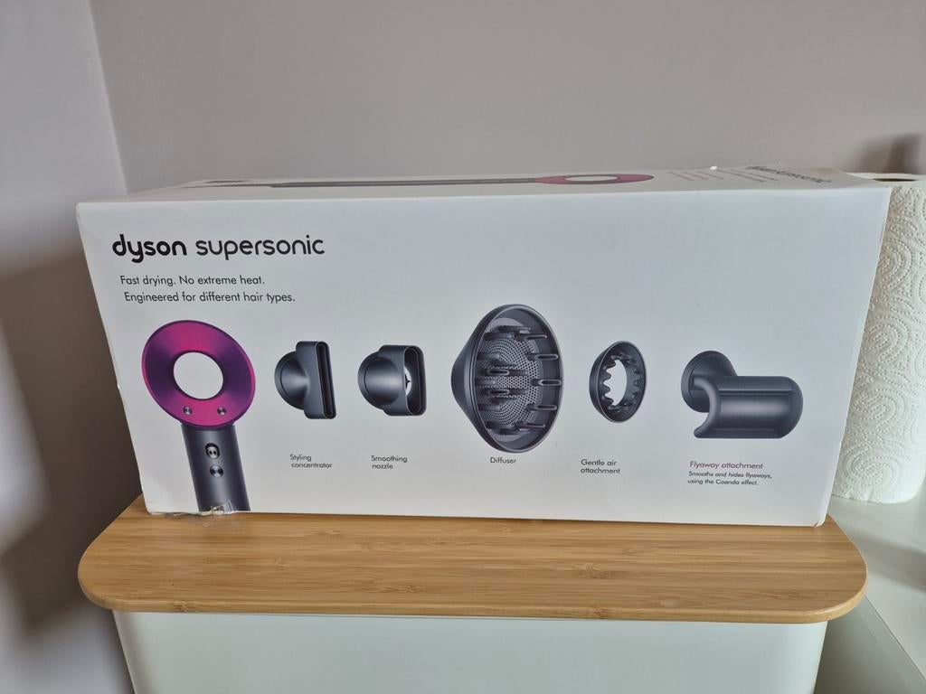 Sèche-cheveux supersonique Dyson avec 5 accessoires, Bijoux, Sacs & Beauté, Beauté | Soins des cheveux, Enlèvement, Neuf, Sèche-cheveux