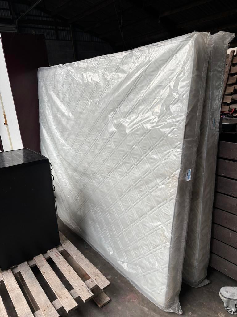 Nieuwe matrassen 2 Stuks 160x200 !, Ophalen, Zo goed als nieuw