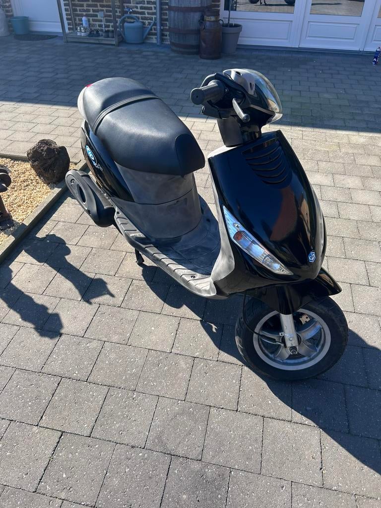 Piaggio Zip 4-takt, Fietsen en Brommers, Ophalen, Zo goed als nieuw