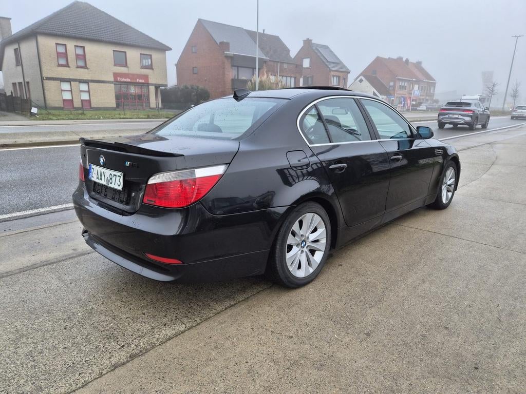 BMW 520i , Benzine - Automaat, Auto's, BMW, Automaat, Zwart, Navigatiesysteem, Zwart