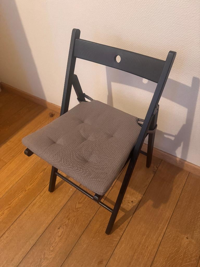 IKEA chair + cushion, Ophalen, Zwart, Zo goed als nieuw, Eén