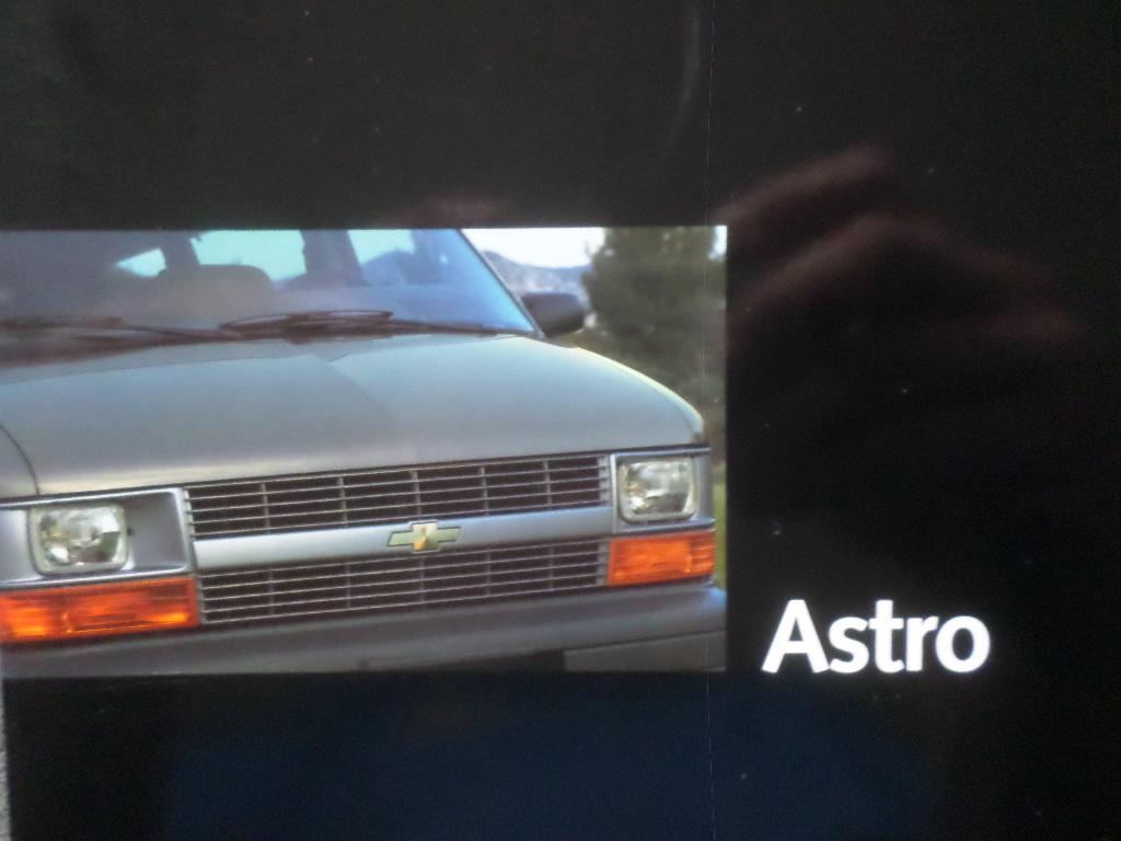 Chevrolet new Astro Brochure, Ophalen of Verzenden, Chevrolet