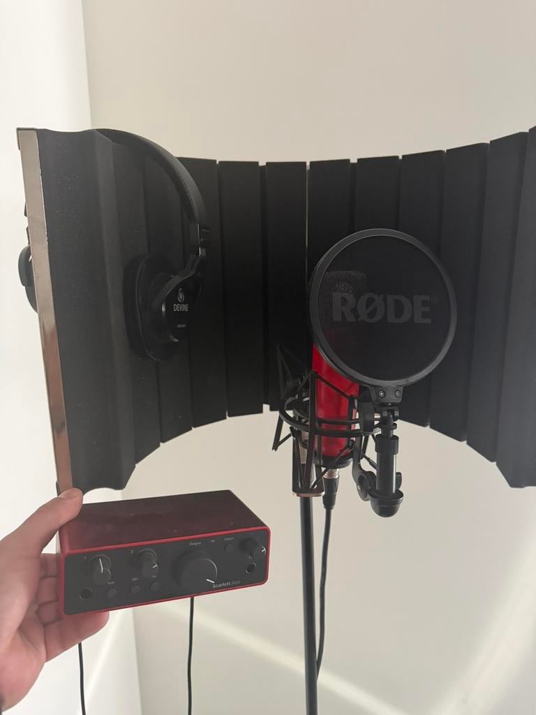 Focusrite, rode nt1 + staander, headset, Audio, Tv en Foto, Schotelantennes, Ophalen, Zo goed als nieuw