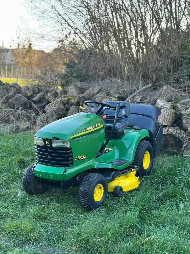 Tondeuse autoportée John Deere LTR166 16 ch — Bien entretenu, Jardin & Terrasse, Tondeuses autoportées, Enlèvement, Utilisé, Démarrage électrique