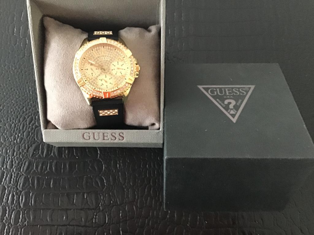 Dameshorloge Guess, Handtassen en Accessoires, Horloges | Dames, Zo goed als nieuw, Polshorloge, Guess, Kunststof, Ophalen of Verzenden