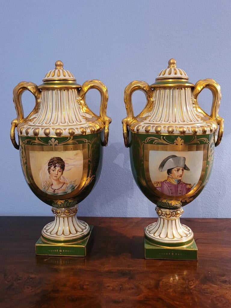 Een paar antieke franse vergulde porseleinen vazen, Ophalen