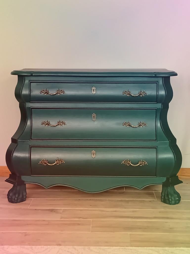 Belle armoire à ventre verte, Enlèvement