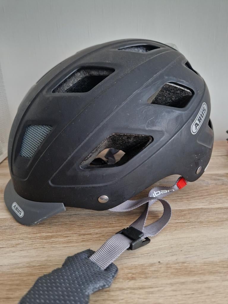 ABUS Fietshelm – Stadshelm Mat Zwart | Kwaliteitsmerk, Fietsen en Brommers, Fietsaccessoires | Fietshelmen, Ophalen