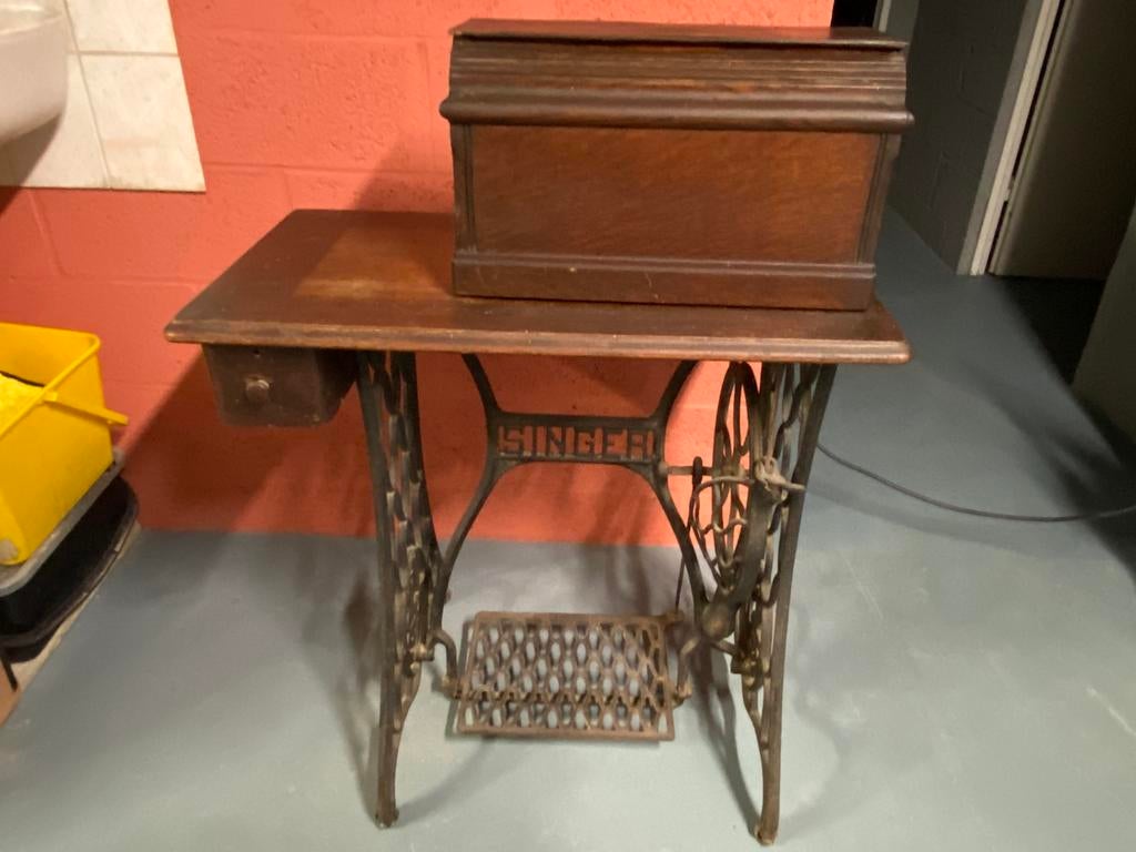 Ancienne machine a coudre Singer, Enlèvement