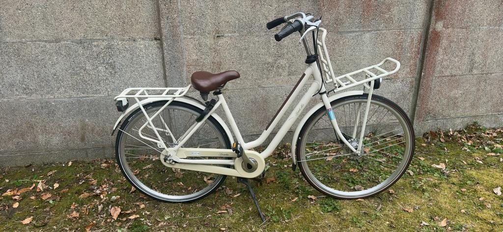 Stijlvolle Sparta crème stadsfiets met voordrager, Fietsen en Brommers, Ophalen, Zo goed als nieuw