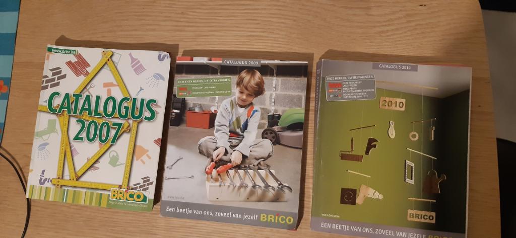 Catalogue Brico 2007 + 2009 + 2010 = ensemble pour 10€, Brico, Comme neuf, Enlèvement, Catalogue