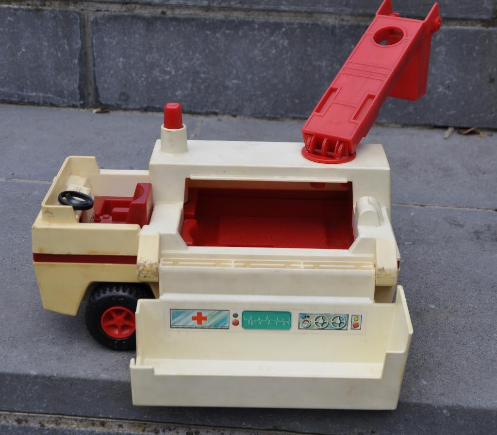 M204. Véhicule en jouet : Véhicule de secours Fisher Price, Enfants & Bébés, Jouets | Fisher-Price, Enlèvement ou Envoi, Comme neuf