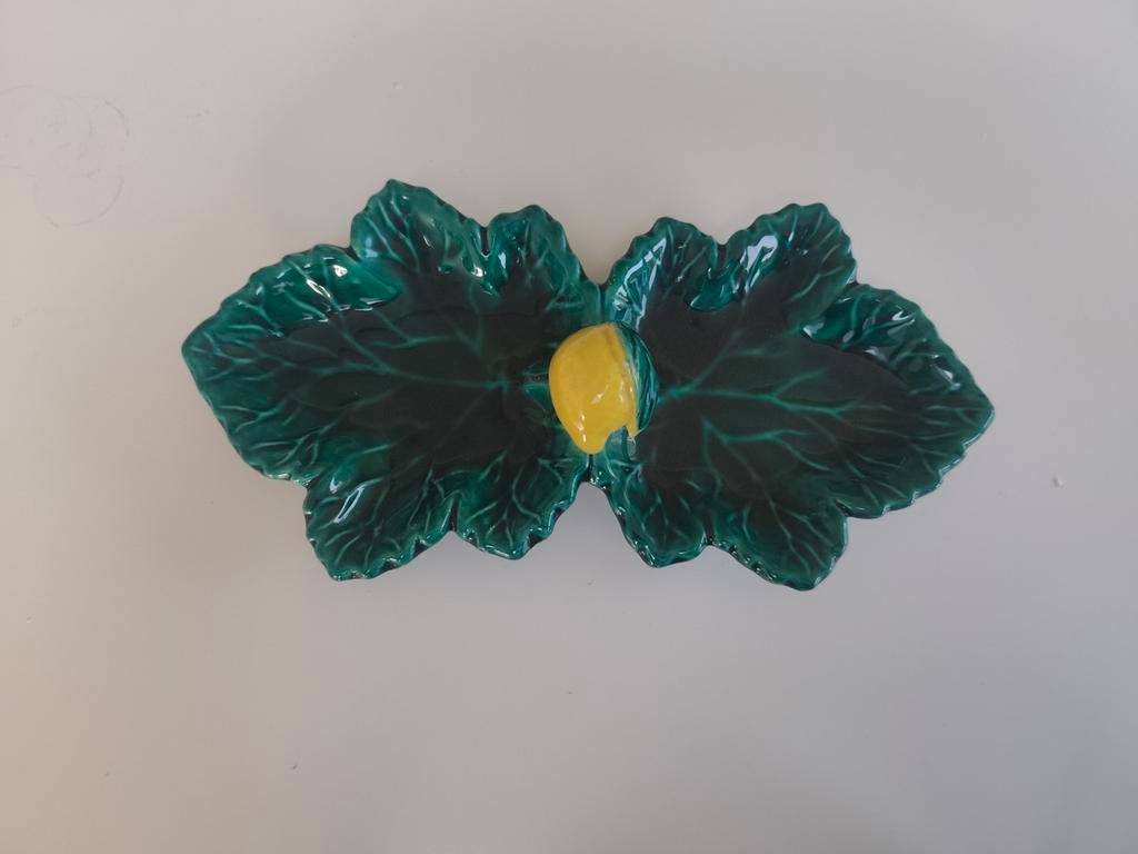 double coupe/vide poche en barbotine feuille de chou. 33 cm, Enlèvement ou Envoi, Comme neuf, Autres formes