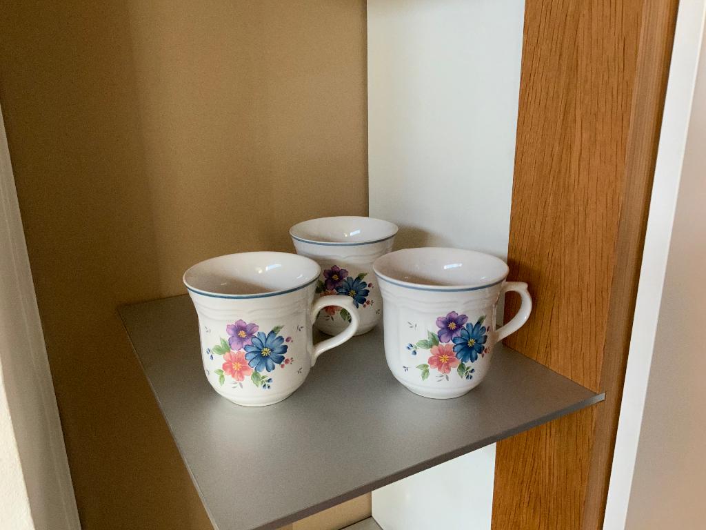 Trois tasses de la collection Provincial Bouquet, Zakelijke goederen, Horeca | Overige, Ophalen of Verzenden
