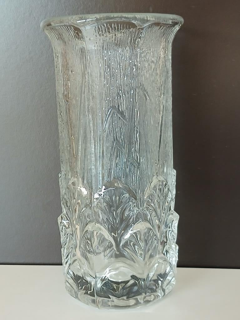 Vase en cristal - Tiges et feuilles en relief - Marque ITALY, Antiquités & Art, Antiquités | Verre & Cristal, Enlèvement
