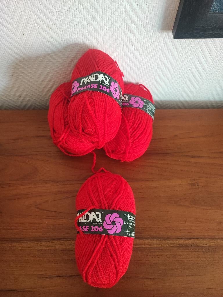 Phildar Pegase 206 rood, 4 bollen, lot €3, Ophalen of Verzenden, Zo goed als nieuw