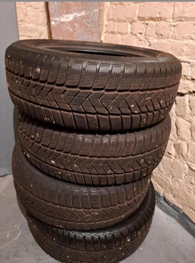 5 pneus hiver . Pirelli . Renault Captur, Enlèvement ou Envoi, Pneus hiver, Pneu(s)