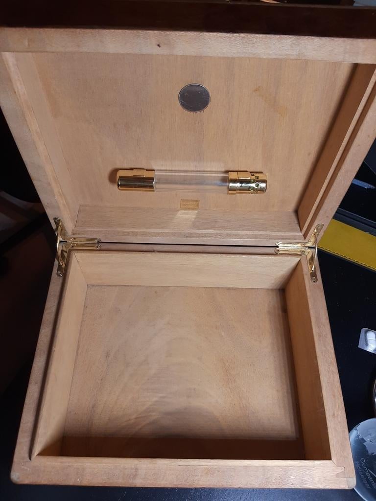 cave à cigares KELERMES en loupe de noyer, Enlèvement ou Envoi, Comme neuf