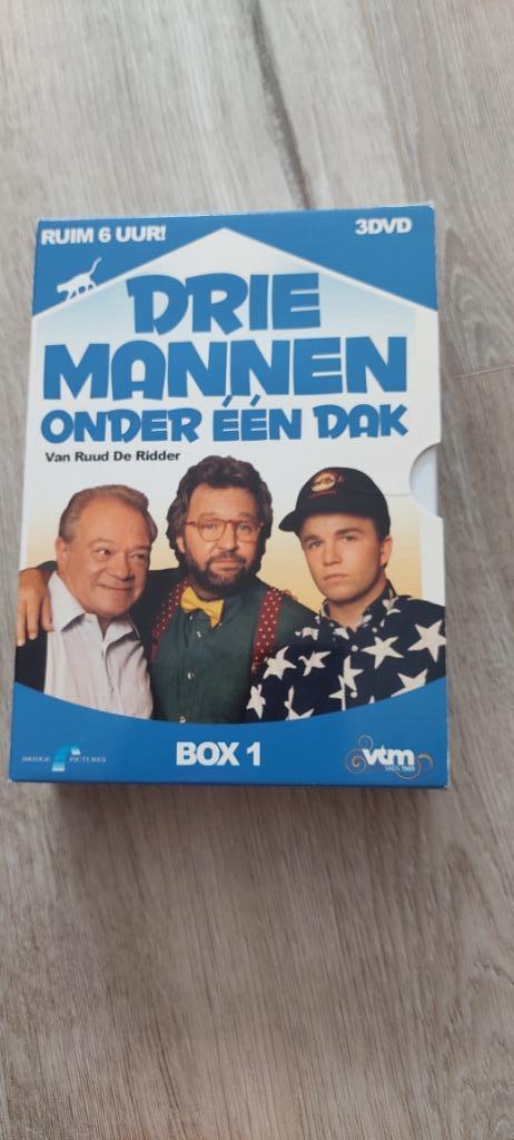 DVD BOX DRIE MANNEN ONDER 1 DAK, Enlèvement, Utilisé, Comédie, Coffret