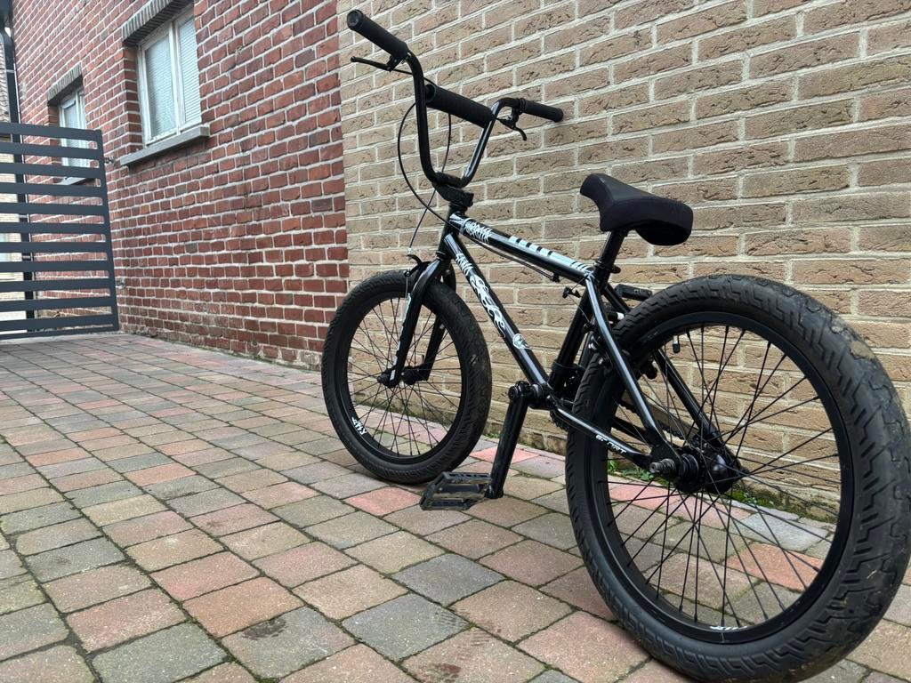 Subrosa BMX met 2 sets stunt pegs!!, Fietsen en Brommers, Fietsen | Crossfietsen en BMX, Ophalen